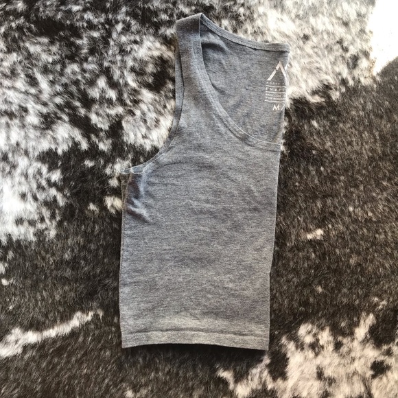 Modus Apparel Crop Top - Picture 3 of 5